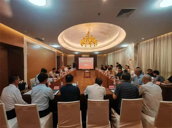 董事長楊安民參加中環(huán)協(xié)建筑垃圾管理與資源化工作委員會第三屆主任委員會第二次會議